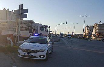 Beton mikseriyle çarpışan bisikletteki 2 çocuk yaralandı