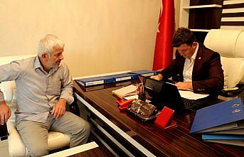 Genç muhtar 5 yıllık maaşını köyüne bağışladı