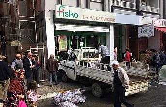 Giresun'da kamyonet markete girdi