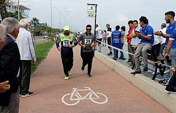 Gönüllüler otizm için koştu