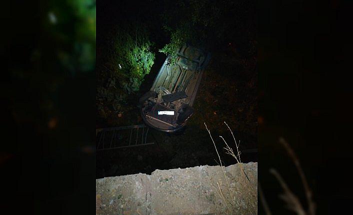 Gümüşhane'de otomobil bahçeye devrildi: 2 yaralı