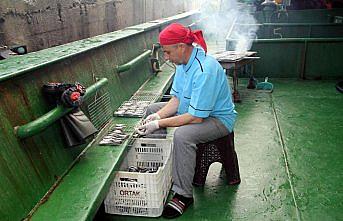 Hamsinin en tazesini onlar yiyor