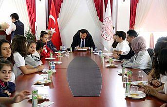 Harçlıklarını Mehmetçik'e bağışladılar