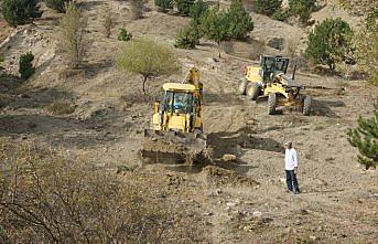 İneği kurtarmak için 5 kilometre yol açtılar