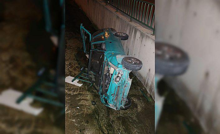Karabük'te kanala düşen otomobilin sürücüsü yaralandı