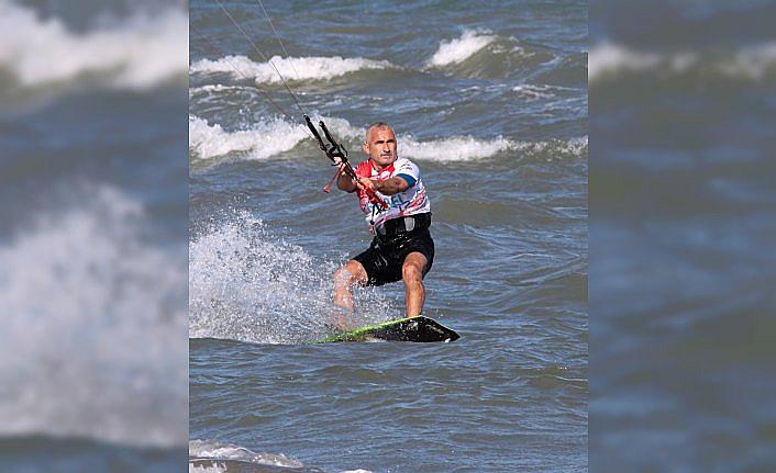 Karadeniz'de uçurtma sörfü keyfi