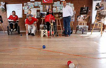 Kasapoğlu engelli gençlerle boccia oynadı