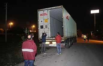 Kaza yaptıkları aracı bırakıp kaçtılar