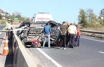 Lastiği patlayan otomobil devrildi: 1 yaralı