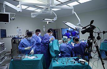 Medipol Mega canlı cerrahiye ev sahipliği yaptı
