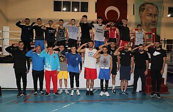 Milli boksörlerden Mehmetçik'e asker selamıyla destek