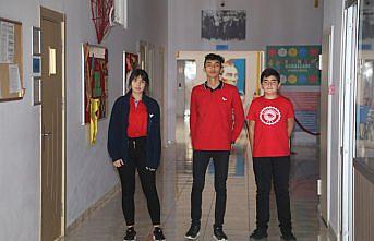 Öğrencilerden Mehmetçik'e destek