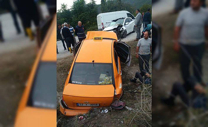 Otomobil ile taksi çarpıştı: 6 yaralı