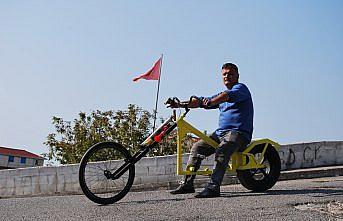 Otomobil parçalarından yaptığı bisiklet görenleri şaşırtıyor