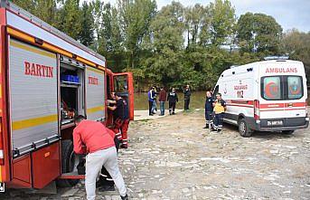 Otomobilin ırmağa düşme anı güvenlik kamerasında