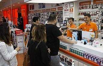Teknosa'da yeni iPhone modellerinin ilk satışı gece başladı