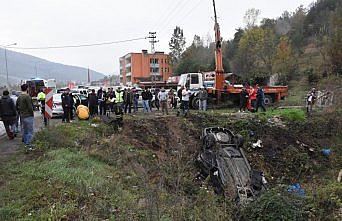Trafik cezasından yarım saat sonra otomobil devrildi: 2 ölü, 2 yaralı