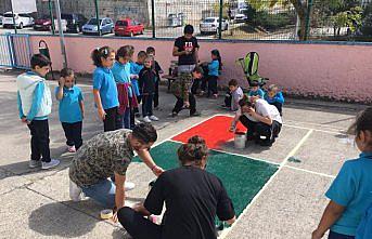 Üniversite öğrencilerinden okullara renkli dokunuş