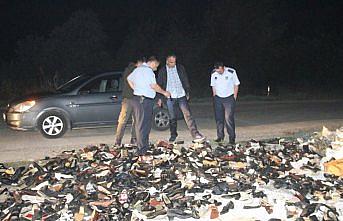 Yol kenarında yaklaşık 200 çift ayakkabı bulundu
