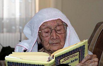 105 yaşındaki Mukime öğretmenin öğrencilerine olan özlemi tükenmiyor