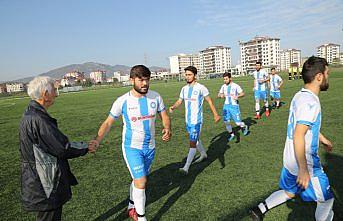 81 yaşındaki antrenör ilk günkü heyecanla yeşil sahalarda