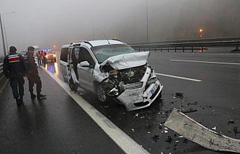 Anadolu Otoyolu'nda hafif ticari araç ile tır çarpıştı: 4 yaralı