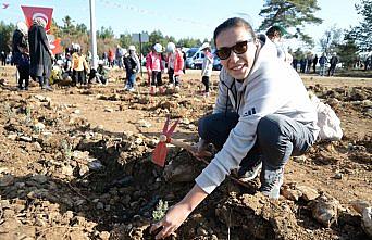 Avrupa şampiyonu boksör Elif Güneri fidan dikti
