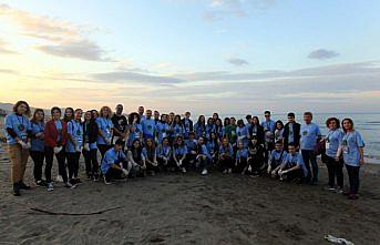 Avrupalı öğrenciler Samsun'da sahil temizliği yaptı