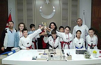 Başarılı tekvandoculardan Başkan Özel'e ziyaret