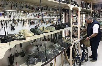 Biriktirdiği eşyalarla köyde 