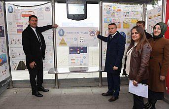 Durakta otobüs beklerken matematik sorusu çözecekler