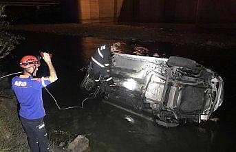 Karabük'te çaya düşen araçtaki çift kurtarıldı
