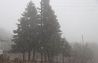 Kartalkaya'ya mevsimin ilk karı yağdı