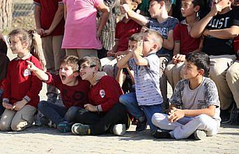 Milli sporculardan Düzce'deki selde zarar gören öğrencilere moral etkinliği