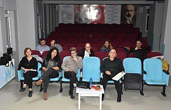 Öğretmenler tiyatro sahnesinde stres atıyor