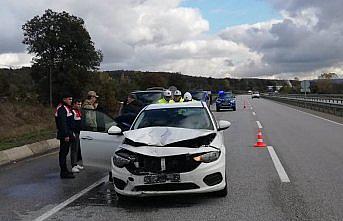 Otomobilin çarptığı motosiklet sürücüsü öldü