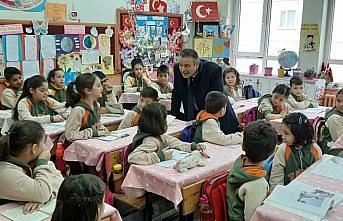 Rektör Elmacı'dan ilkokul ziyareti