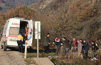 Şarampole devrilen otomobildeki 2 kişi yaralandı