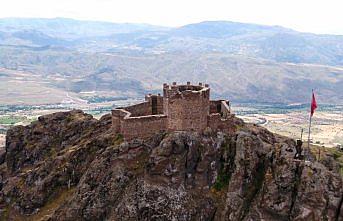 Şehir, liman ve vadilerin koruyucusu kaleler halen ayakta