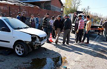 Tokat'ta traktör ile otomobil çarpıştı: 2 yaralı