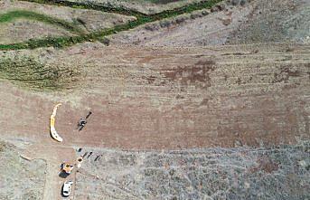 Uçuş tutkusuyla kendine pist yaptı