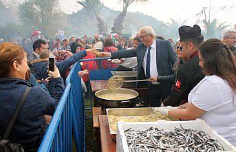 Zonguldak'ta düzenlenen hamsi festivalinde 10 ton balık dağıtıldı