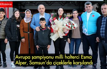 Avrupa şampiyonu milli halterci Esma Alper, Samsun'da çiçeklerle karşılandı