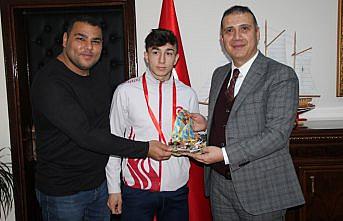 Avrupa şampiyonu halterci Yusuf Fehmi Genç, altınla ödüllendirildi