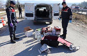 Bolu Dağı'nda yapılan yol kontrolünde kaçak içki ele geçirildi