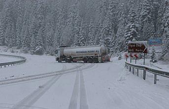 Ilgaz Dağı'nda kar nedeniyle ulaşım güçlükle sağlanıyor