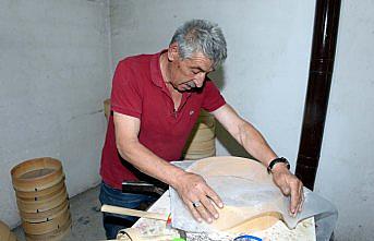 Israr üzerine başladığı elek yapımında siparişlere yetişemiyor