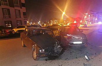 Karabük'te 2 otomobil çarpıştı: 1 yaralı