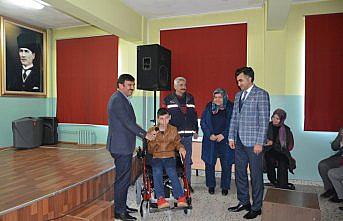 Karabük'te lise öğrencileri kermes geliriyle engelli gence akülü sandalye aldı