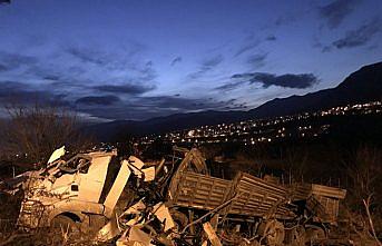 Karabük'te şarampole devrilen tırın sürücüsü öldü